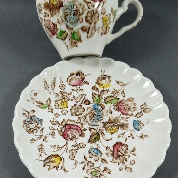 Johnson Brothers Staffordshire Bouquet floral pattern Tea Cup & Saucer Set - Picture 3 of 6